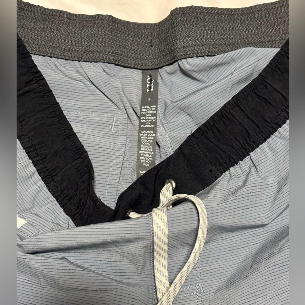 NWT!! Vuori Men's Banks Short 5 in Light Cloud Slub Stripe - Picture 8 of 11